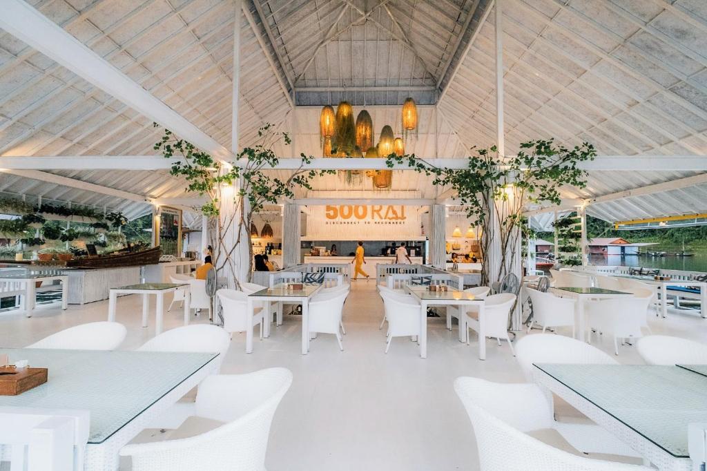 Restaurant, 500 Rai Floating Resort                                                                           in Surat Thani