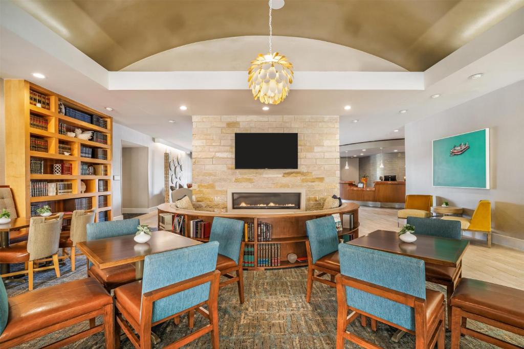 ホームウッド スイーツ バイ ヒルトン ダラス フリスコ (Homewood Suites by Hilton Dallas-Frisco) フロント・ロビー