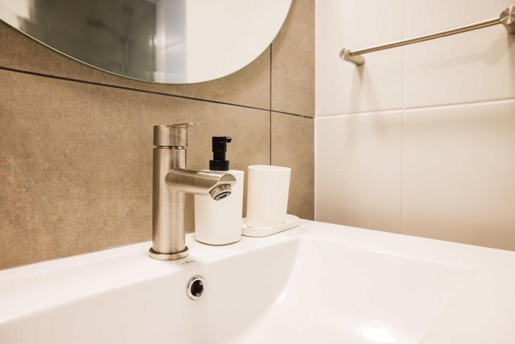 Elegant 1BR Retreat for 3 in Vibrant Las Condes - 5