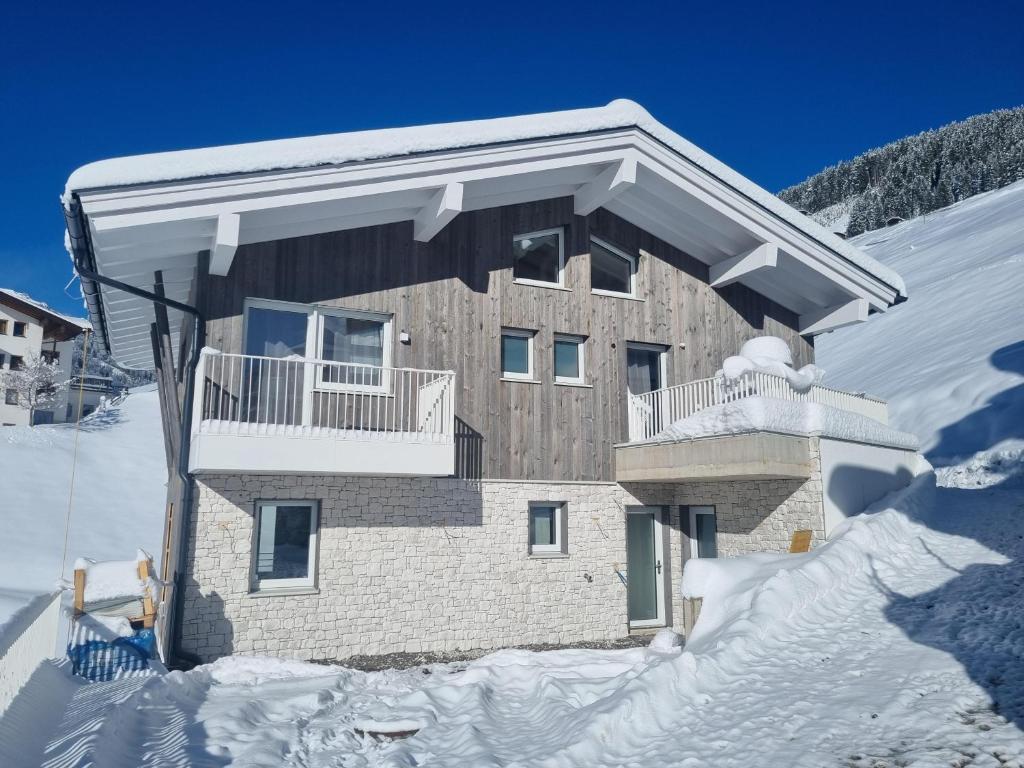 Blue Mountain Suite - 3
