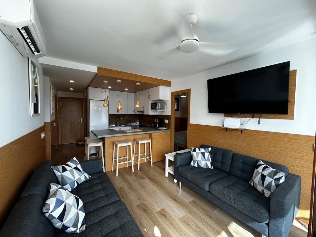 Modern spacious 3 bedroom apartment In Playa Del Ingles - 1