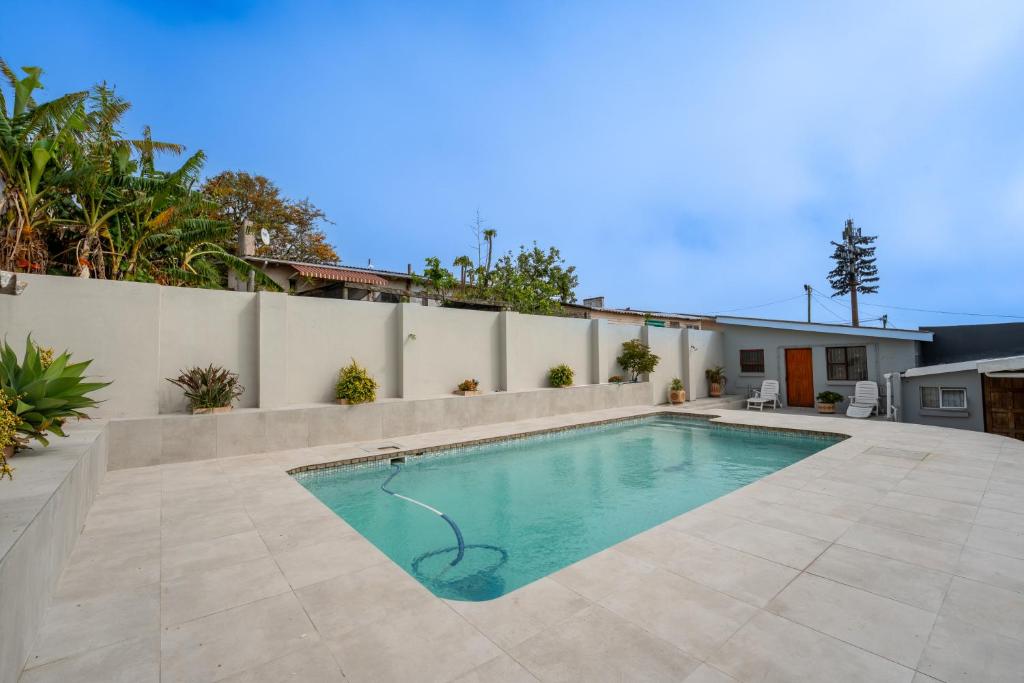 2 Stone's Throw, Gqeberha