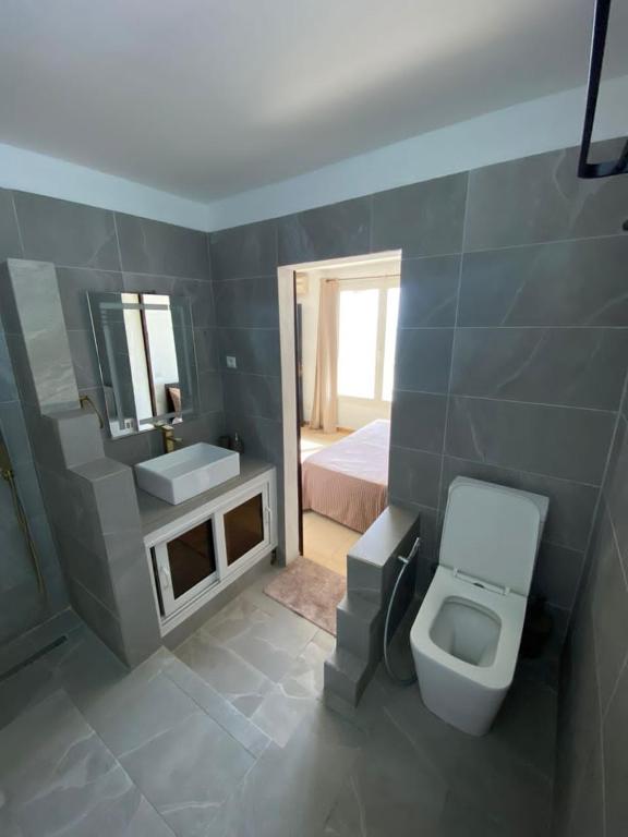 Un appartement vue sur mer, Saly