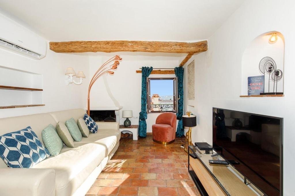 "Philomer Safranier" Historic Old-Town Apartments, Sea View and Terrace Options - 5