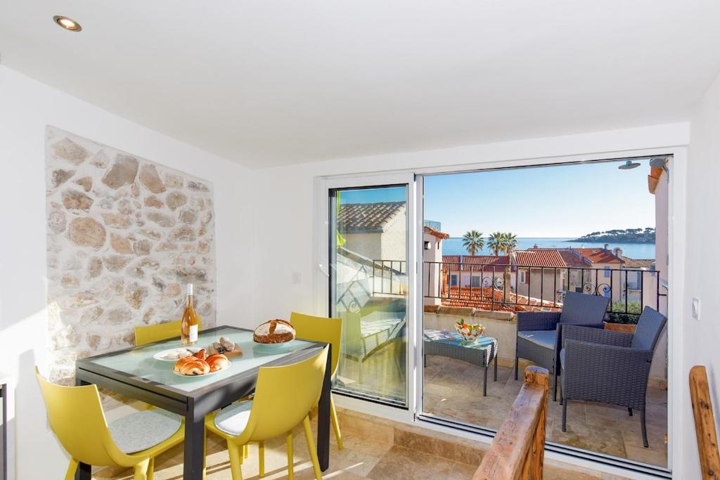 "Philomer Safranier" Historic Old-Town Apartments, Sea View and Terrace Options - 2