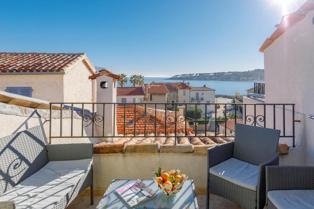 "Philomer Safranier" Historic Old-Town Apartments, Sea View and Terrace Options - 3