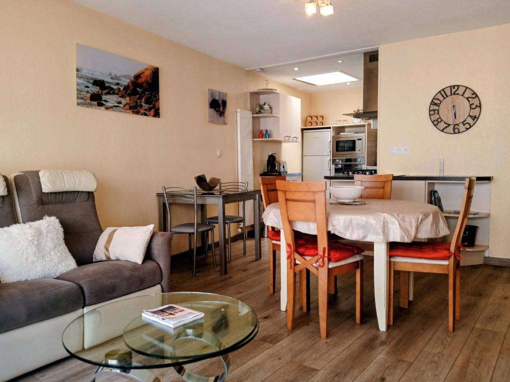 Le City, centre ville, Wifi petit parking linge de maison fournis - 2