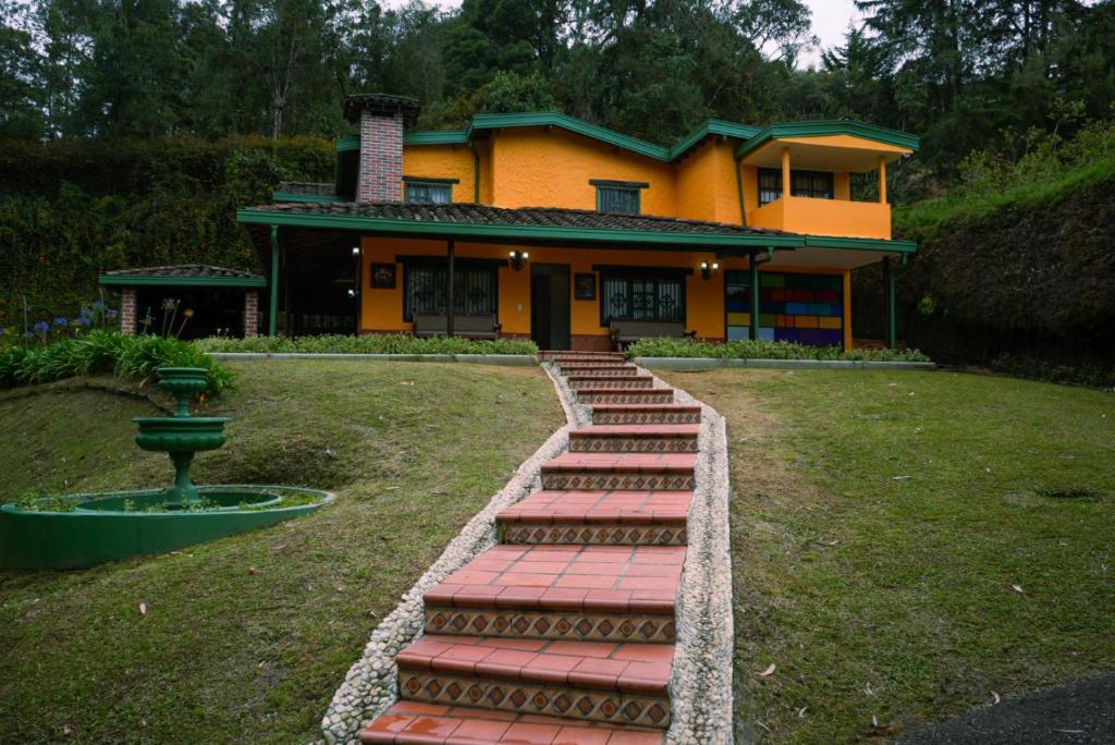 Portofino mountain retreat near Medellín - 2