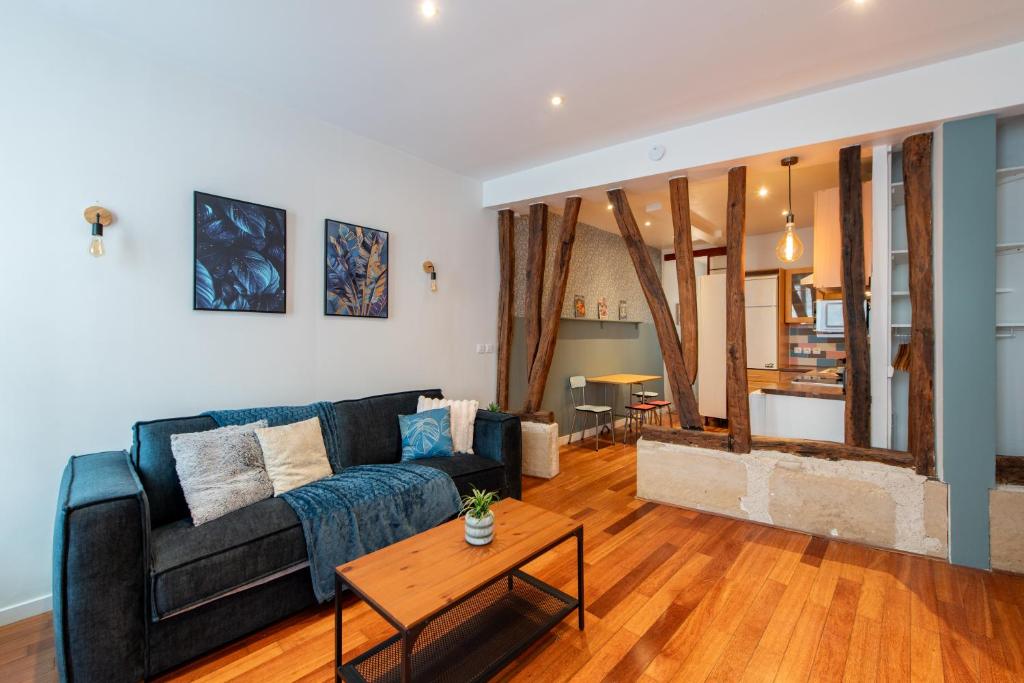 Designer and stylish flat in vibrant Belleville neighborhood near the metro - 2