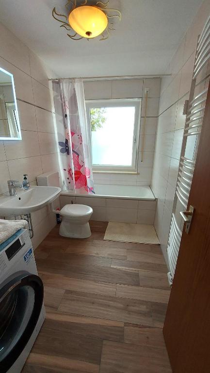schöne Wohnung mit Balkon, zentrumnah - 2