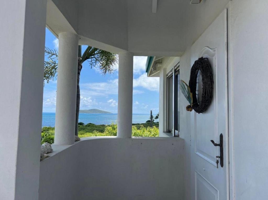 Green Cay - Walk to the Beach - King Bed - AC, Christiansted