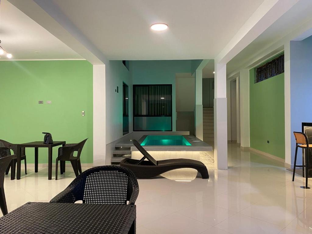 Hotel Raymondi - 2