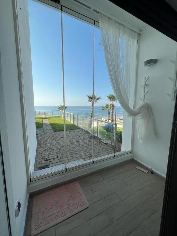 Luxurious Seaside Apartment, Sidi Bouqnadel