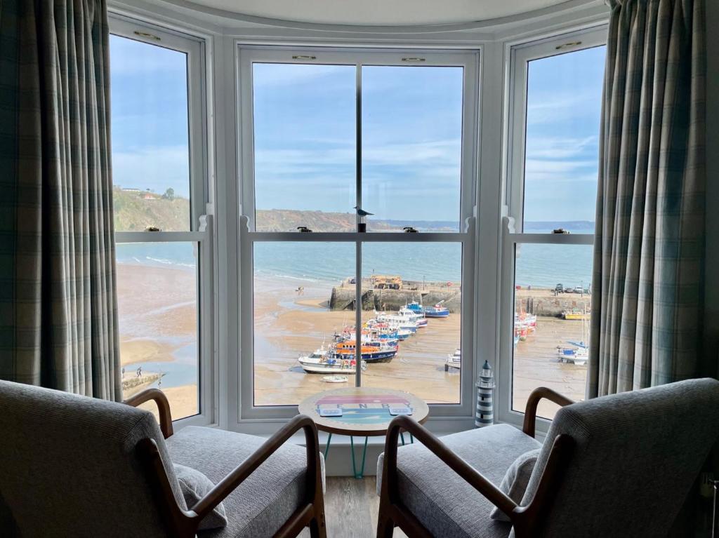 2 Bed in Tenby FB112, Tenby