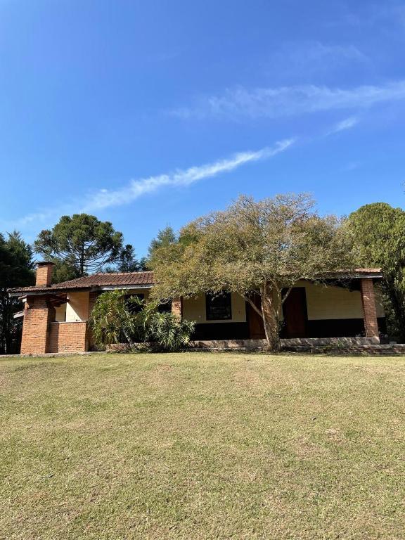 Lazer, conforto 1h de SP com wifi, piscina e quadra, São Roque