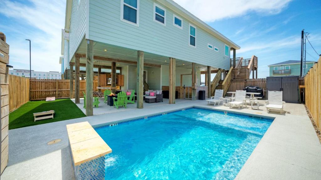 Swinging Easy by Avantstay Private Pool Firepit Balcony, Port Aransas
