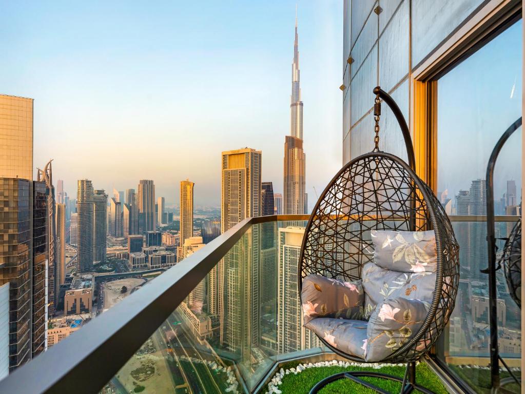 ElysianSky Burj Khalifa Views 3Br apartment in Paramount Hotel Midtown with 64th Floor Rooftop Pool, Dubaï