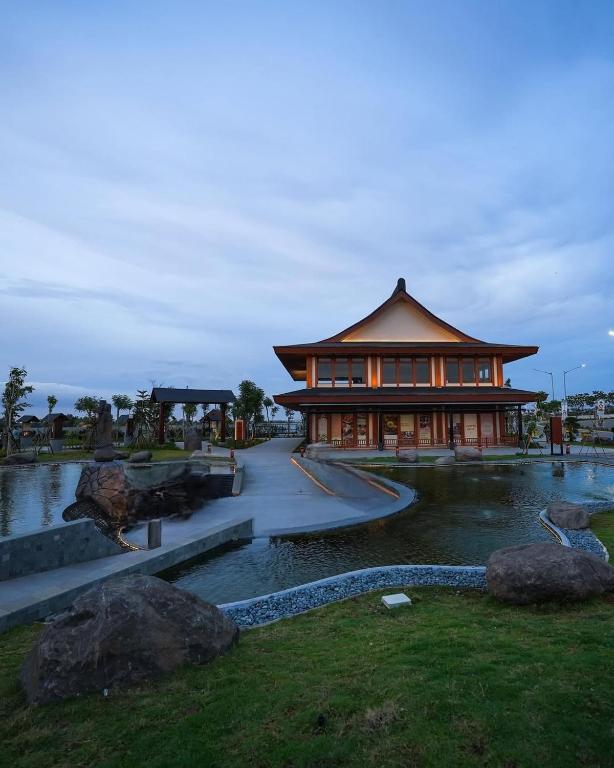 Nearby attraction