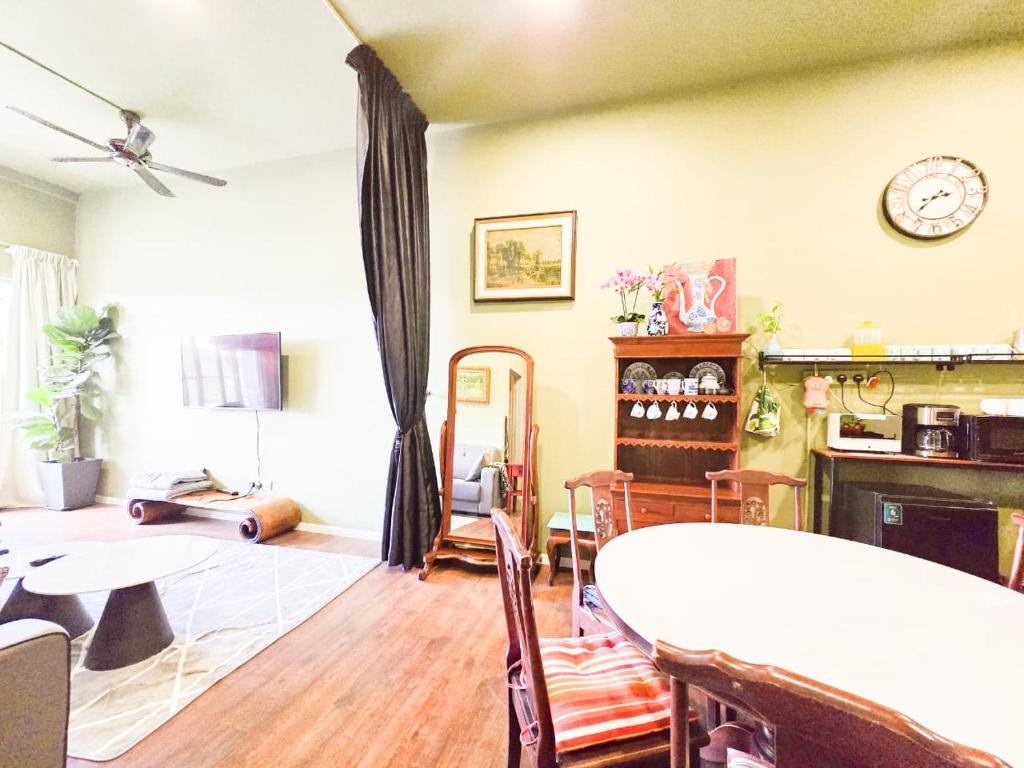 Shared lounge/TV area