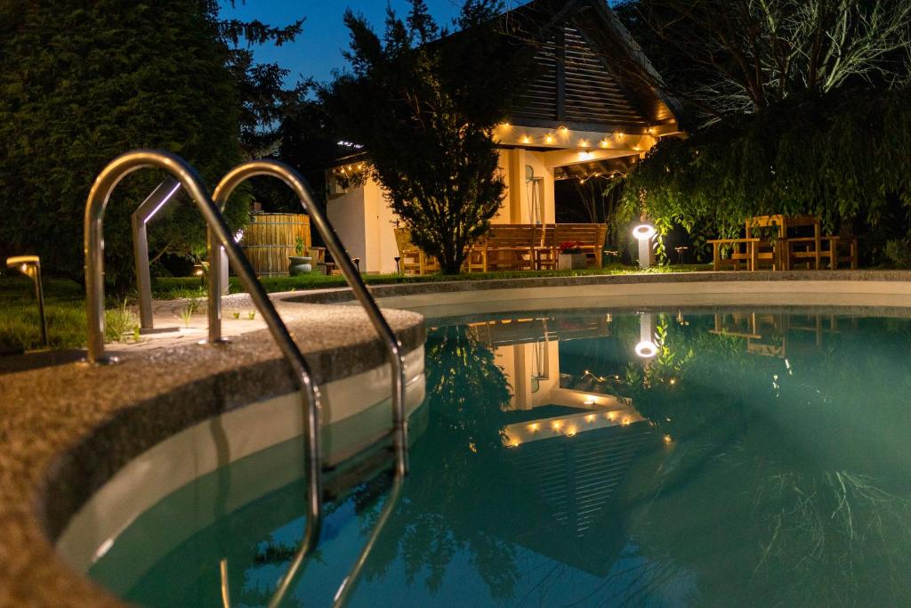 Evie's Tree House, Dragomirna