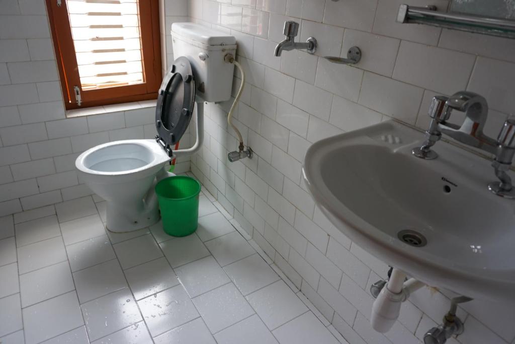 Galaxy Inn Guest House photo