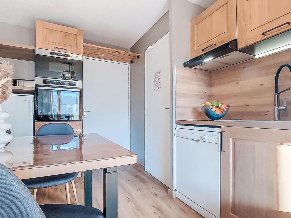 Apartment Cimes de Caron 2207 by Interhome - 2