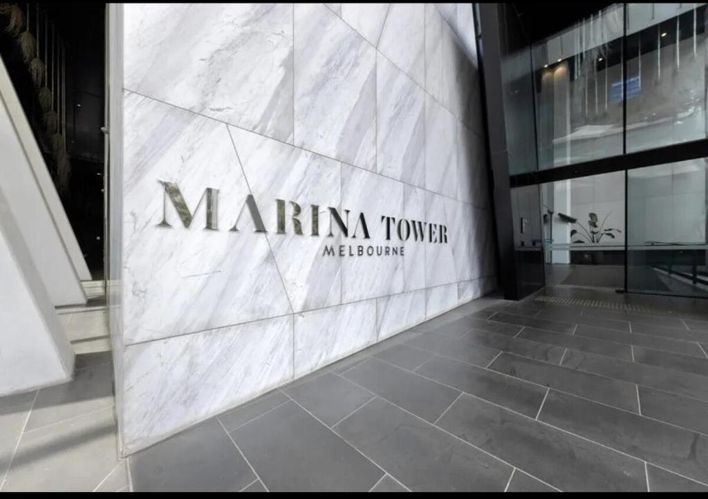 Stylish Docklands Haven, Melbourne