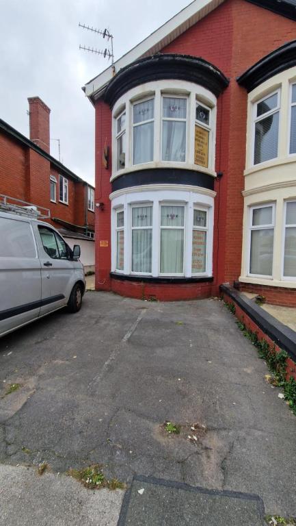 Park Road Guest House - Room To Rent On Park Road in Blackpool FY1 4ET, Blackpool