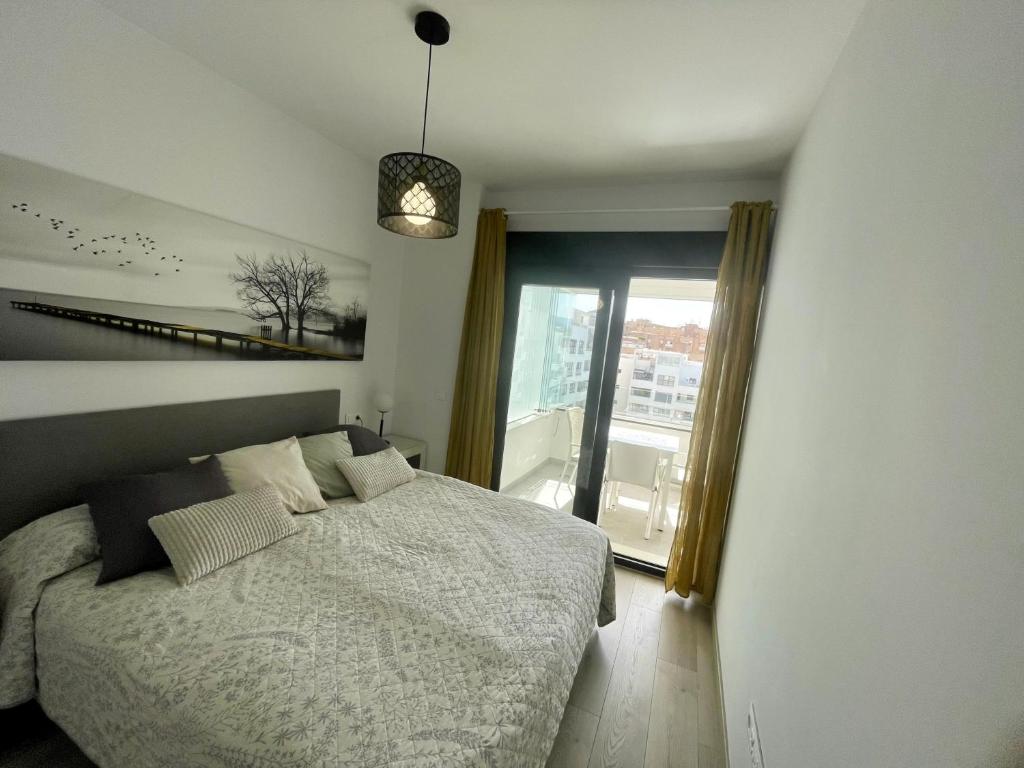 2 Bed Flat - Sleeps 4 - Pool - Parking - Wifi - 3