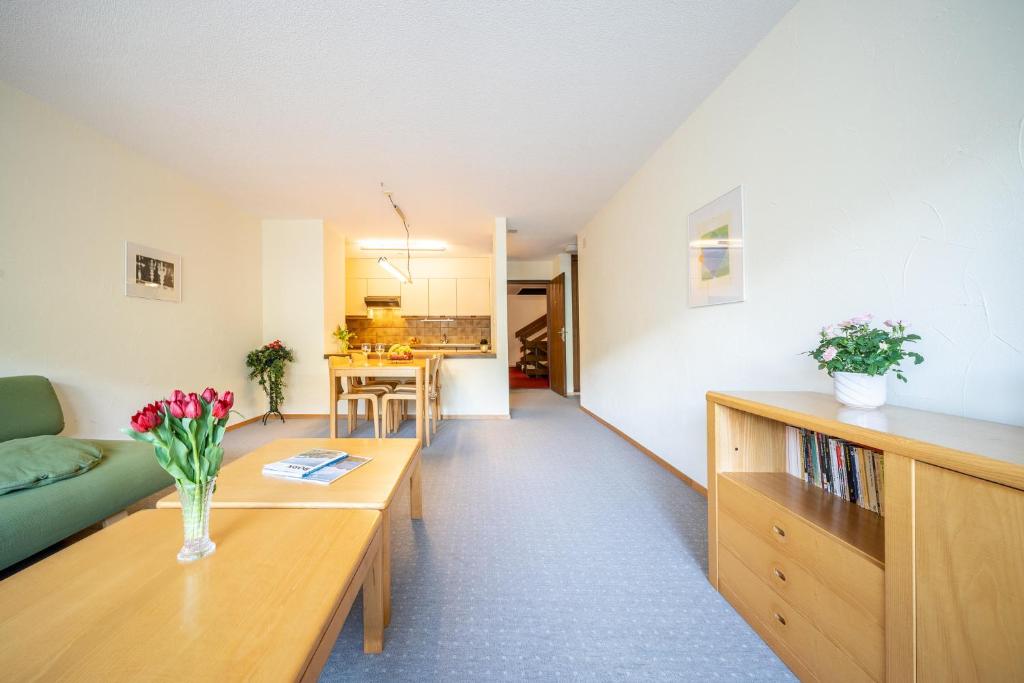 PL 202 Lichtdurchflutete Wohnung mit grossem Balkon Richtung Scuol - 2