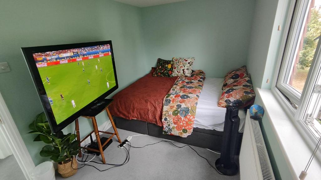 Quiet Loft Double Room forty-five minutes by train to London Liv Street, Braintree