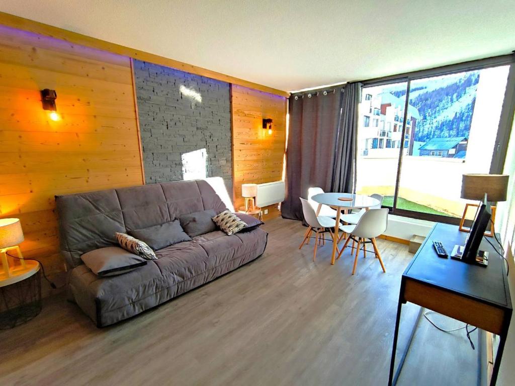 Appartement Rénové 2P avec Balcon Sud, Front de Neige, au Pied des Pistes - 1