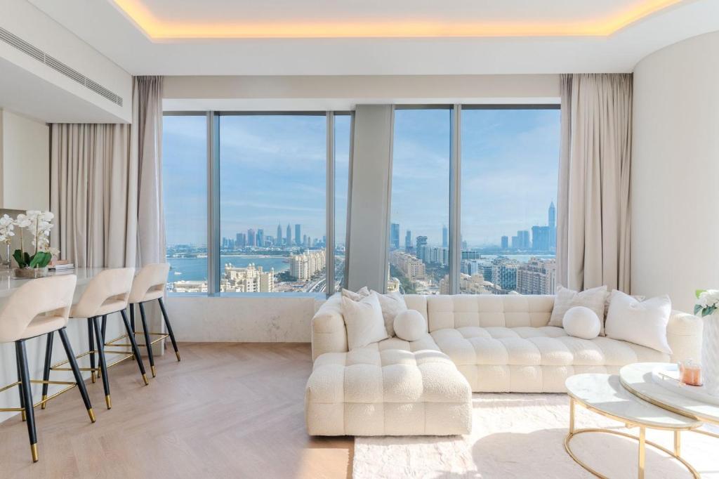 Daniels 1BR with Sea View at The Palm Tower, Dubaj