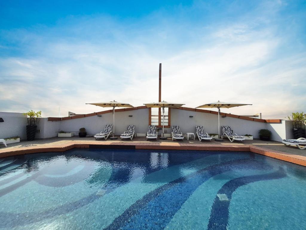 Swimming pool, Signature Hotel Al Barsha in Dubai