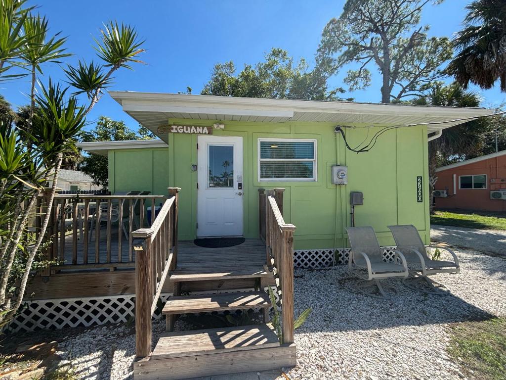 Iguana Updated Home By Large Imperial River 1 Mi to Beach, Bonita Springs