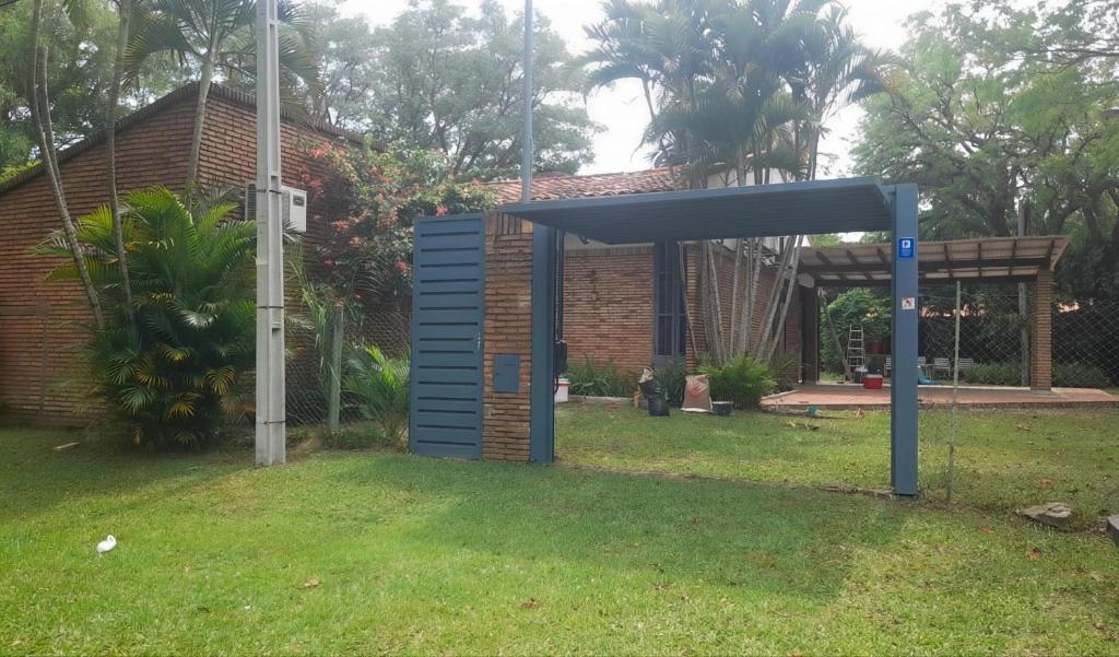 Casa con amplio patio y piscina - 2