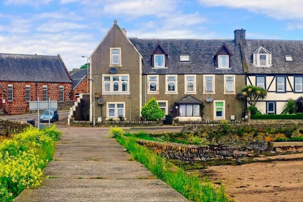 Loch Views Apartment Sleeps 2-Pets Ok-Free Parking, Campbeltown