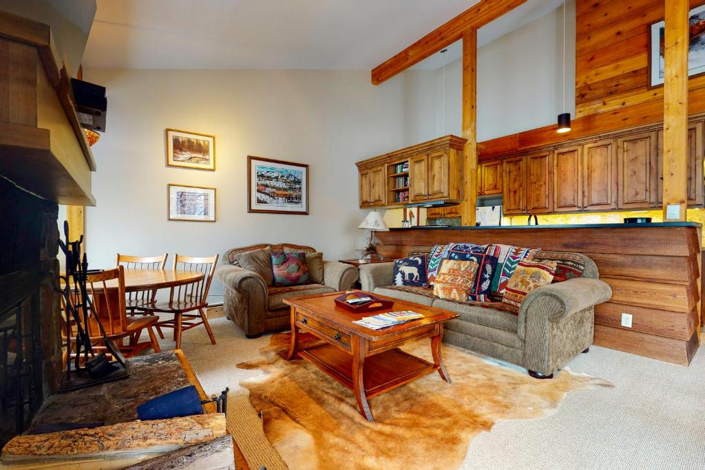 621 Tamarack, Wilson