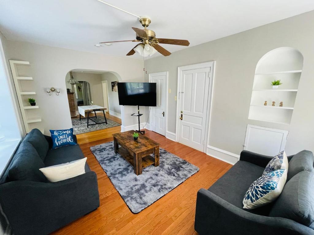 Style And Charm 2br Apt In Melrose Park, Elkins Park