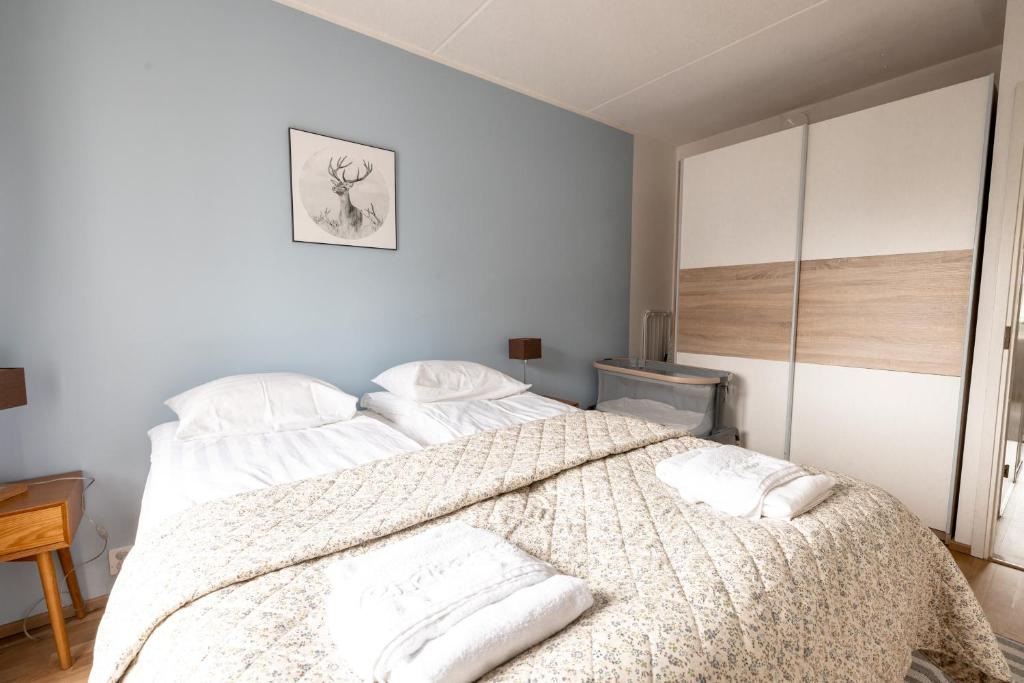 Bright & Comfy 79m2 2BR Apartment with Sauna and Balcony, Helsinky