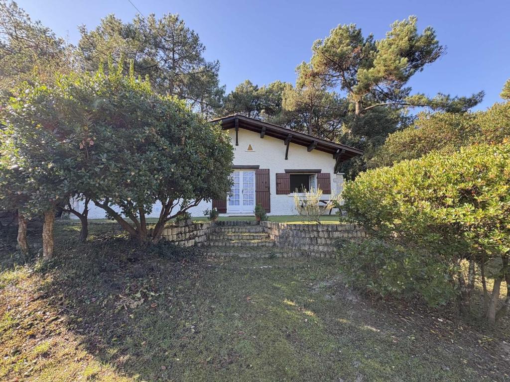 Villa au Calme avec Grand Jardin, Proche Commerces - FR-1-736-67 - 1