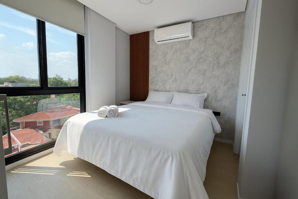 Apt w/ amenities steps from Shopping del Sol - 3