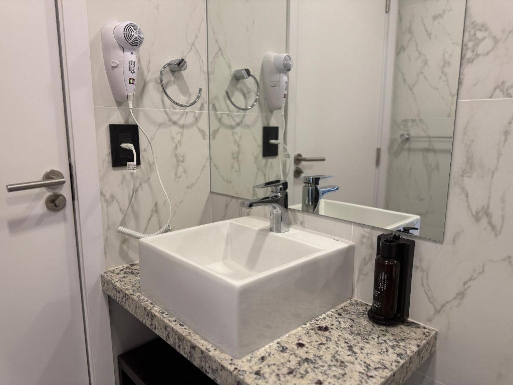 Apt w/ amenities steps from Shopping del Sol - 5