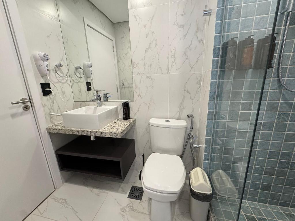 Apt w/ amenities steps from Shopping del Sol - 4