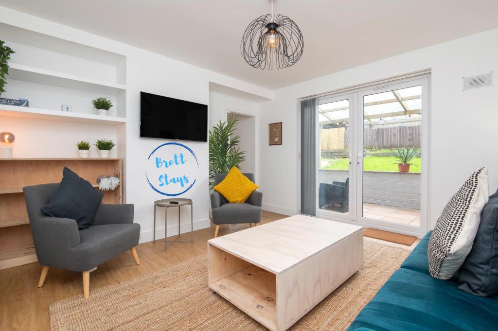 Super King Bed Free Parking Alexa Garden Patio BBQ Sleeps 6, Avonmouth