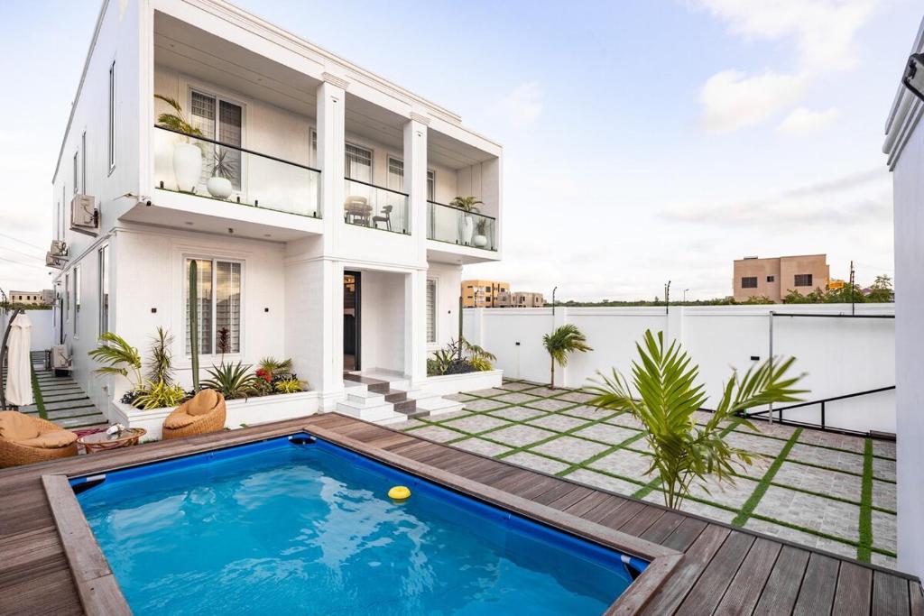 B&M Residence, Santeo