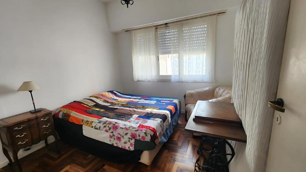 Muy Buen Departamento con vista al Mar desde el Balcon Dos Dormitorios a dos Cuadras del Mar sobre Avenida Colon - 4