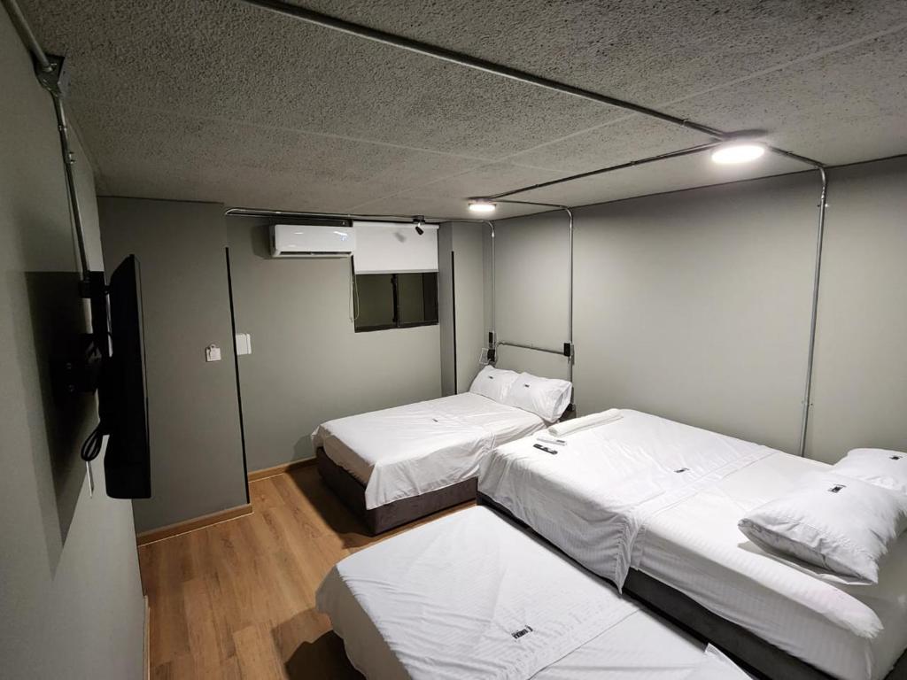 Eureka Living - 2