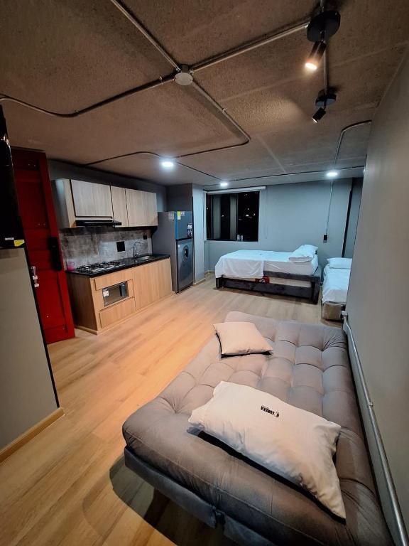 Eureka Living - 1
