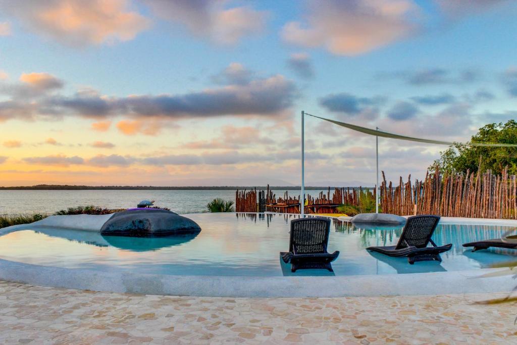 Turtle Studio Retreat at Swan Villas -Gold Standard Certified, Maya Beach